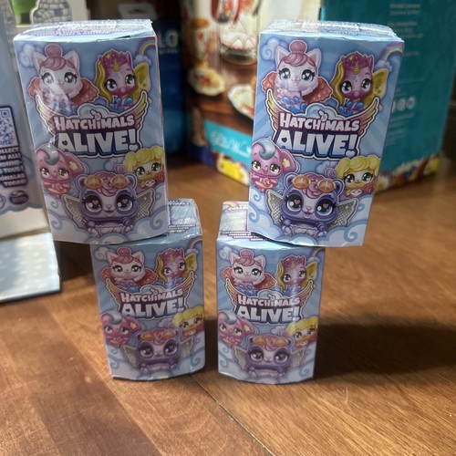 Lot hatchimals alive - of,